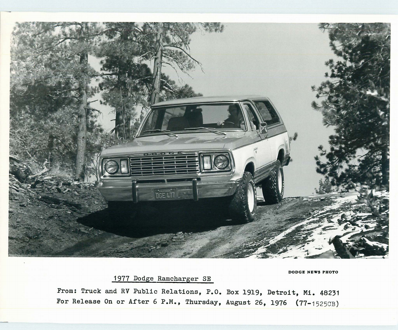 n_1977 Dodge Ramcharger PR Photo-12.jpg